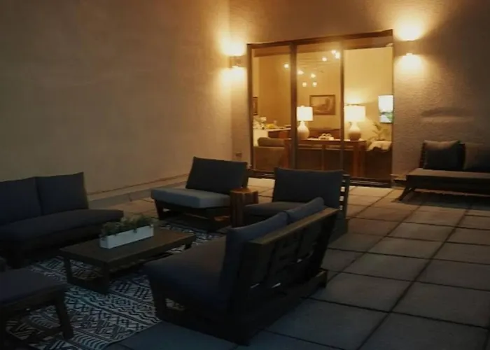 Downtown Penthouse 5bd Views Parking Gym