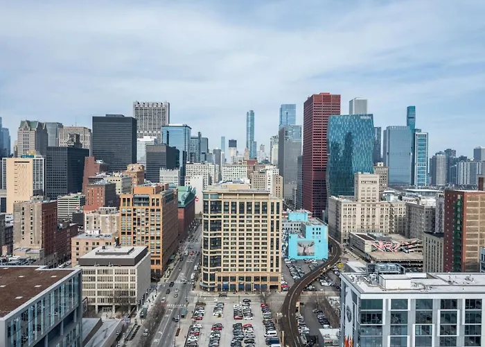 Apartment Downtown Penthouse 5bd Views Parking Gym *