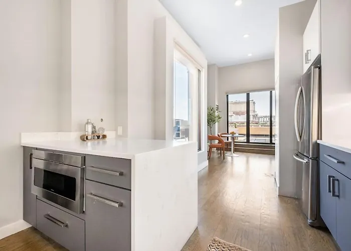 Apartment Downtown Penthouse 5bd Views Parking Gym *