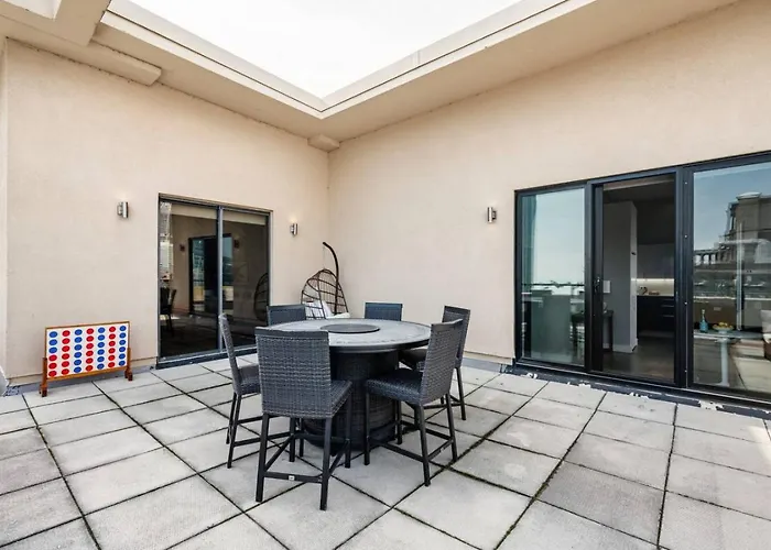 Downtown Penthouse 5bd Views Parking Gym *