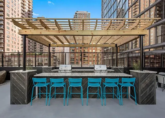 Downtown Penthouse 5bd Views Parking Gym