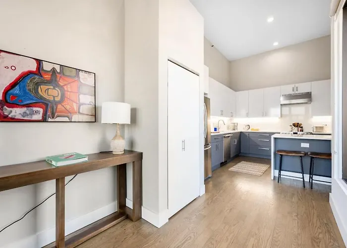 Downtown Penthouse 5bd Views Parking Gym *
