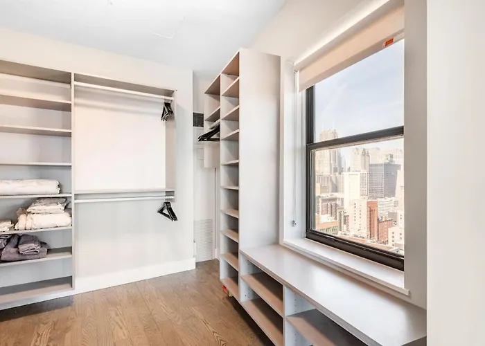 Downtown Penthouse 5bd Views Parking Gym *