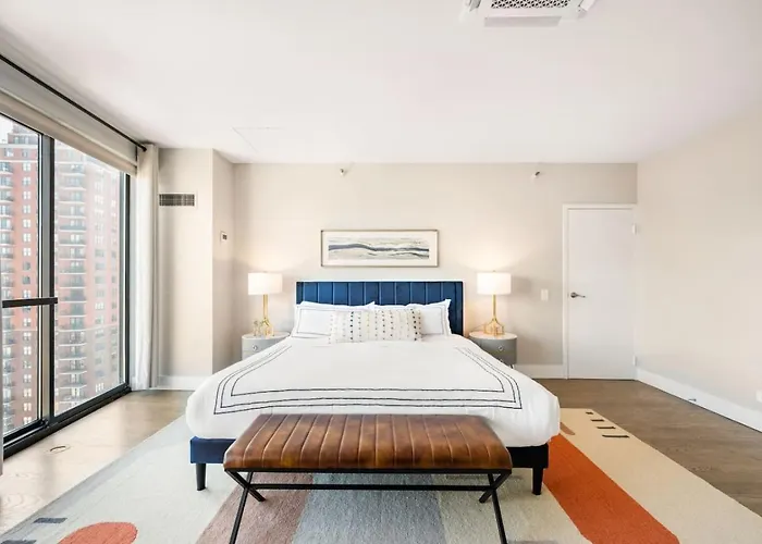 Downtown Penthouse 5bd Views Parking Gym Apartment Chicago