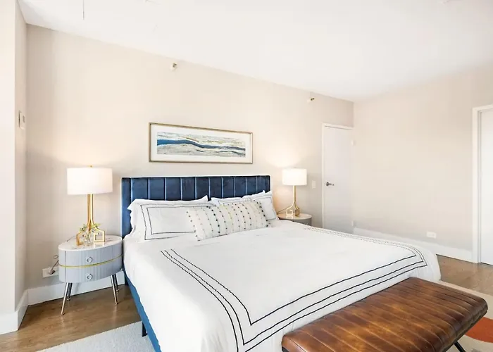 Apartment Downtown Penthouse 5bd Views Parking Gym *