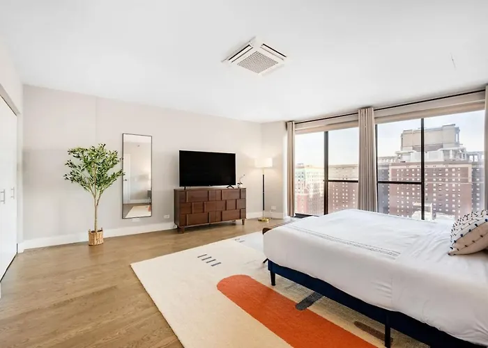 Downtown Penthouse 5bd Views Parking Gym *