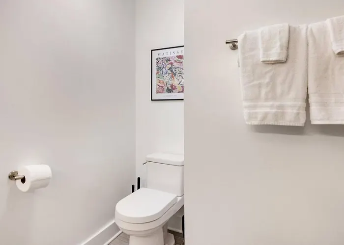 Apartment Downtown Penthouse 5bd Views Parking Gym