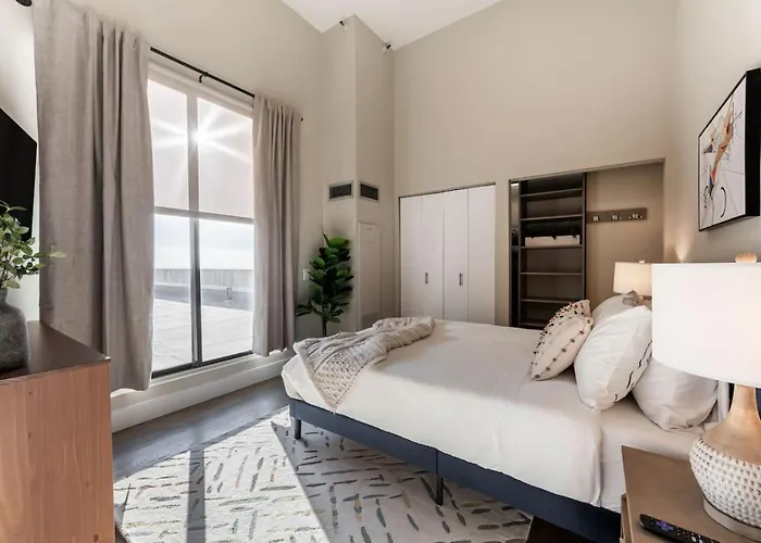 Apartment Downtown Penthouse 5bd Views Parking Gym Chicago