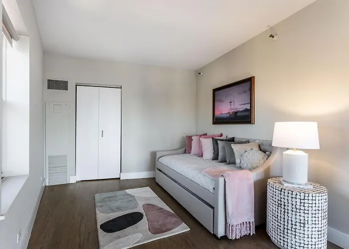 Downtown Penthouse 5bd Views Parking Gym * Chicago