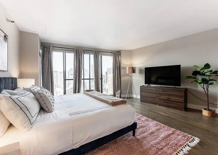 Downtown Penthouse 5bd Views Parking Gym Apartment Chicago
