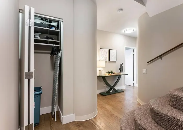 Downtown Penthouse 5bd Views Parking Gym Apartment