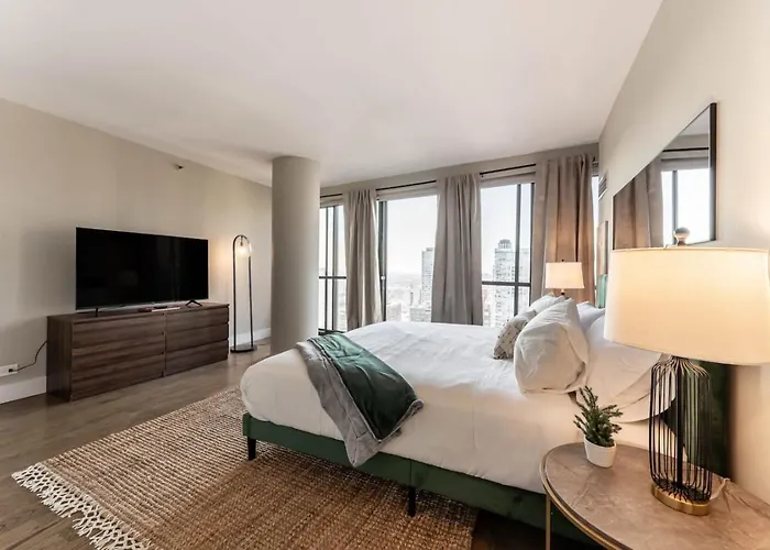 Downtown Penthouse 5bd Views Parking Gym *