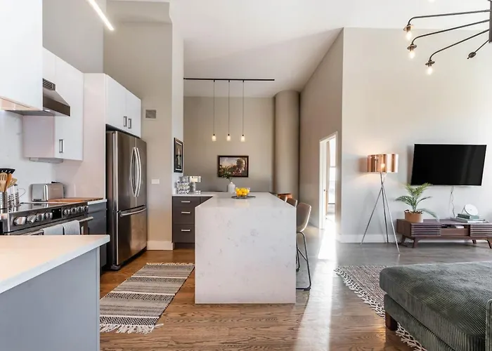 Apartment Downtown Penthouse 5bd Views Parking Gym